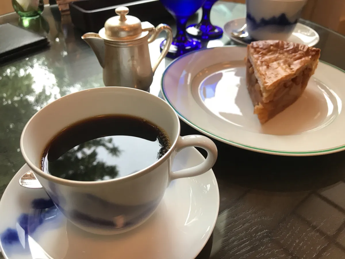 富士屋ホテルのラウンジ コーヒーとアップルパイ(スイーツセット)