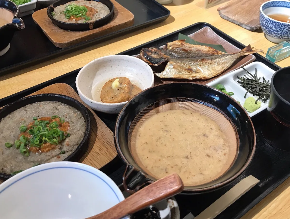 山薬とろろ膳 2,280円(税別)