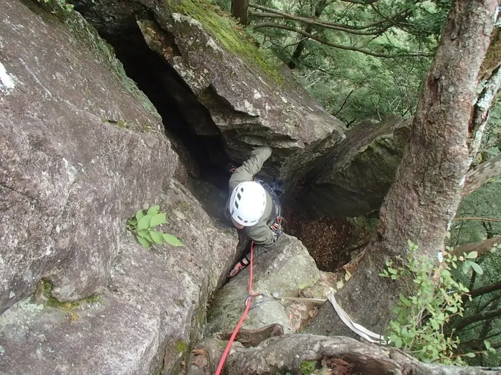 ルート紹介】太刀岡山 ハサミ岩左岩稜 - アルパインガイド 山田 祐士