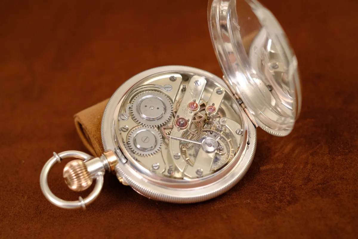 明治時代の商館時計を甦らせる