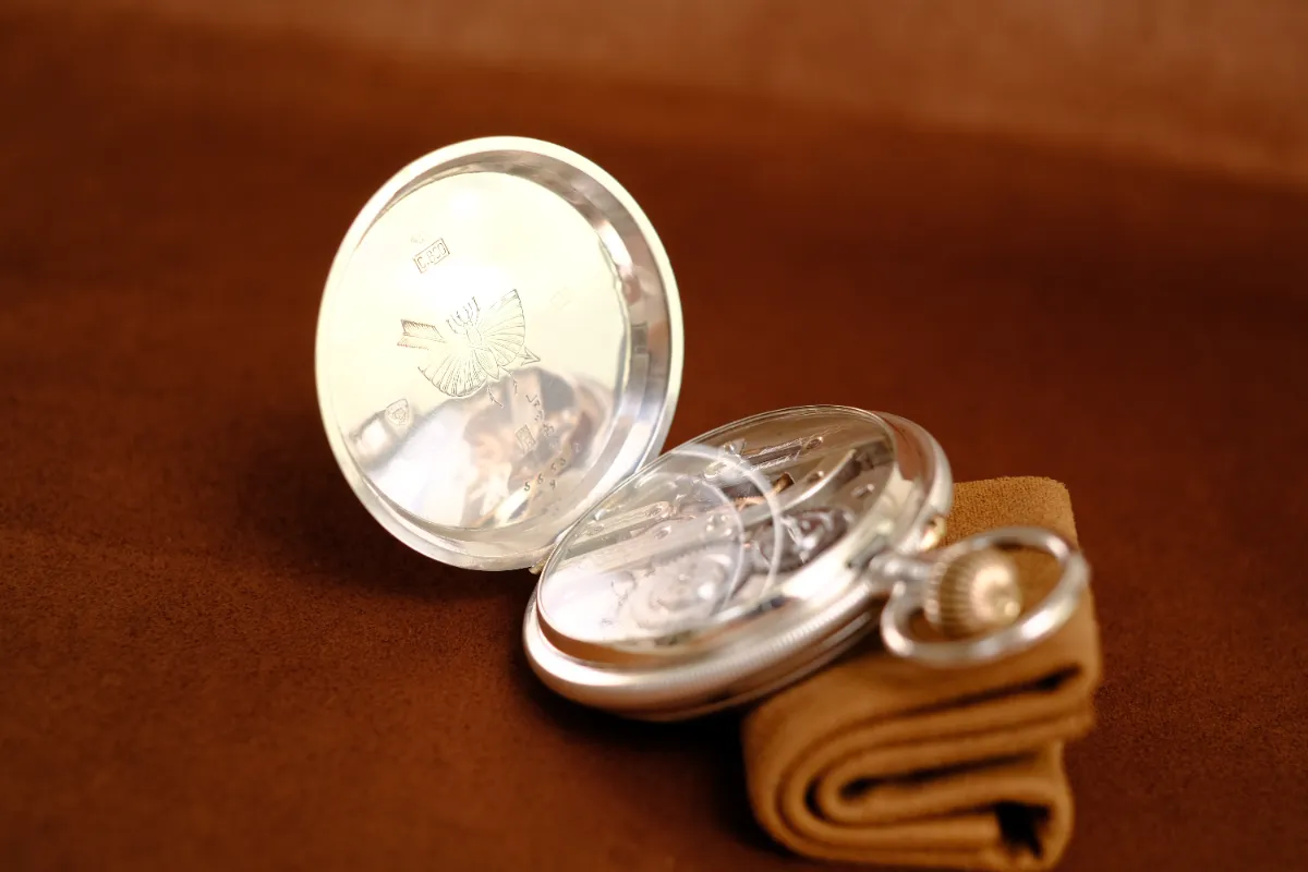 どうしても甦らせたい」時計店で断られたレッツ商会の商館時計