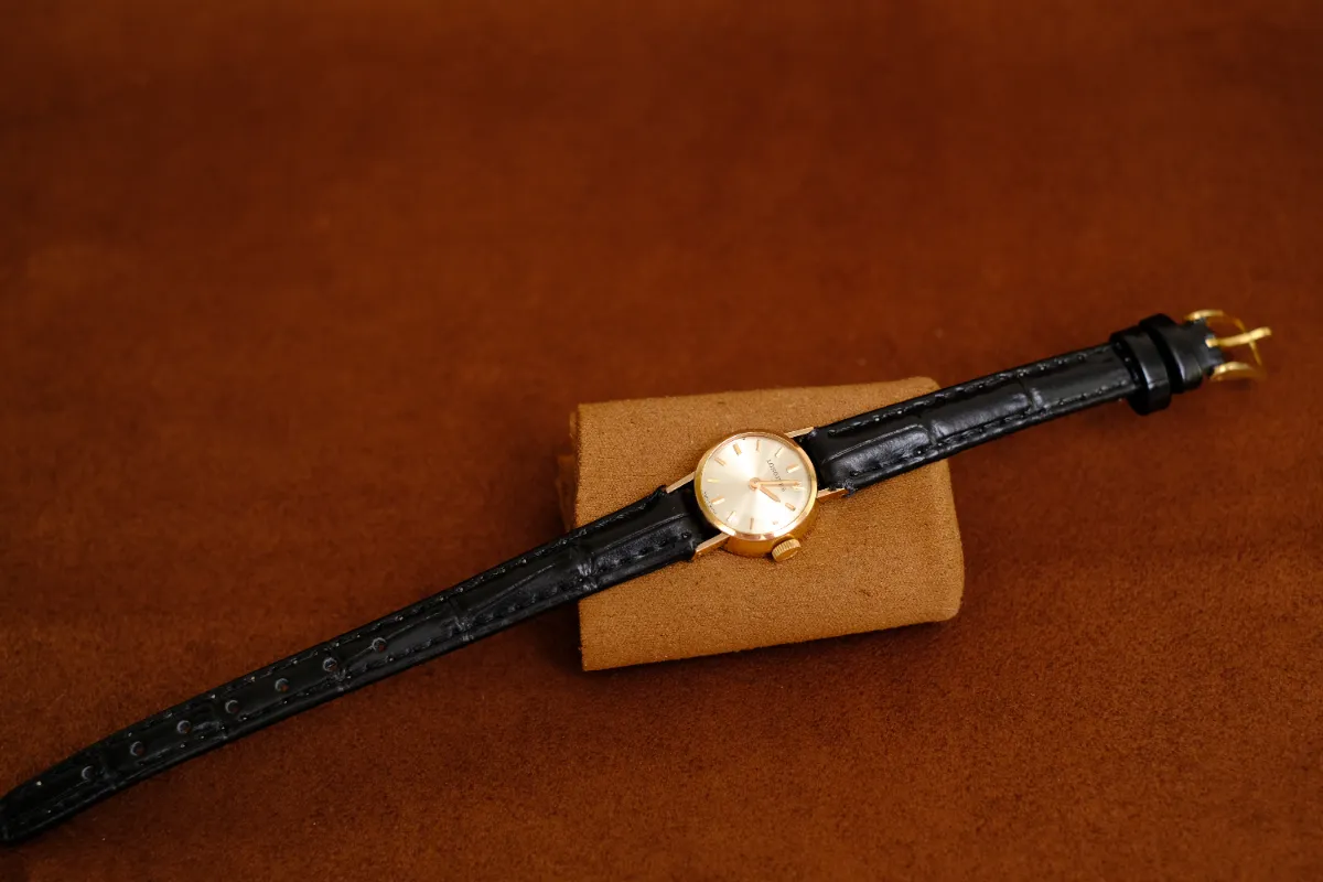 LONGINES 二針 最小型 金鍍金 1967 腕時計【売約済】 LONGINES 二針 最小型 金鍍金 1967 腕時計【売約済】