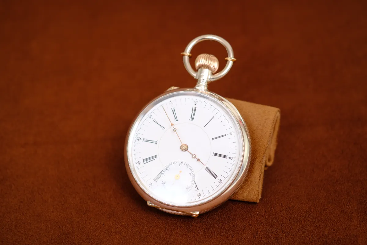 お客様修理依頼】金鍍金ムーブメントの商館時計