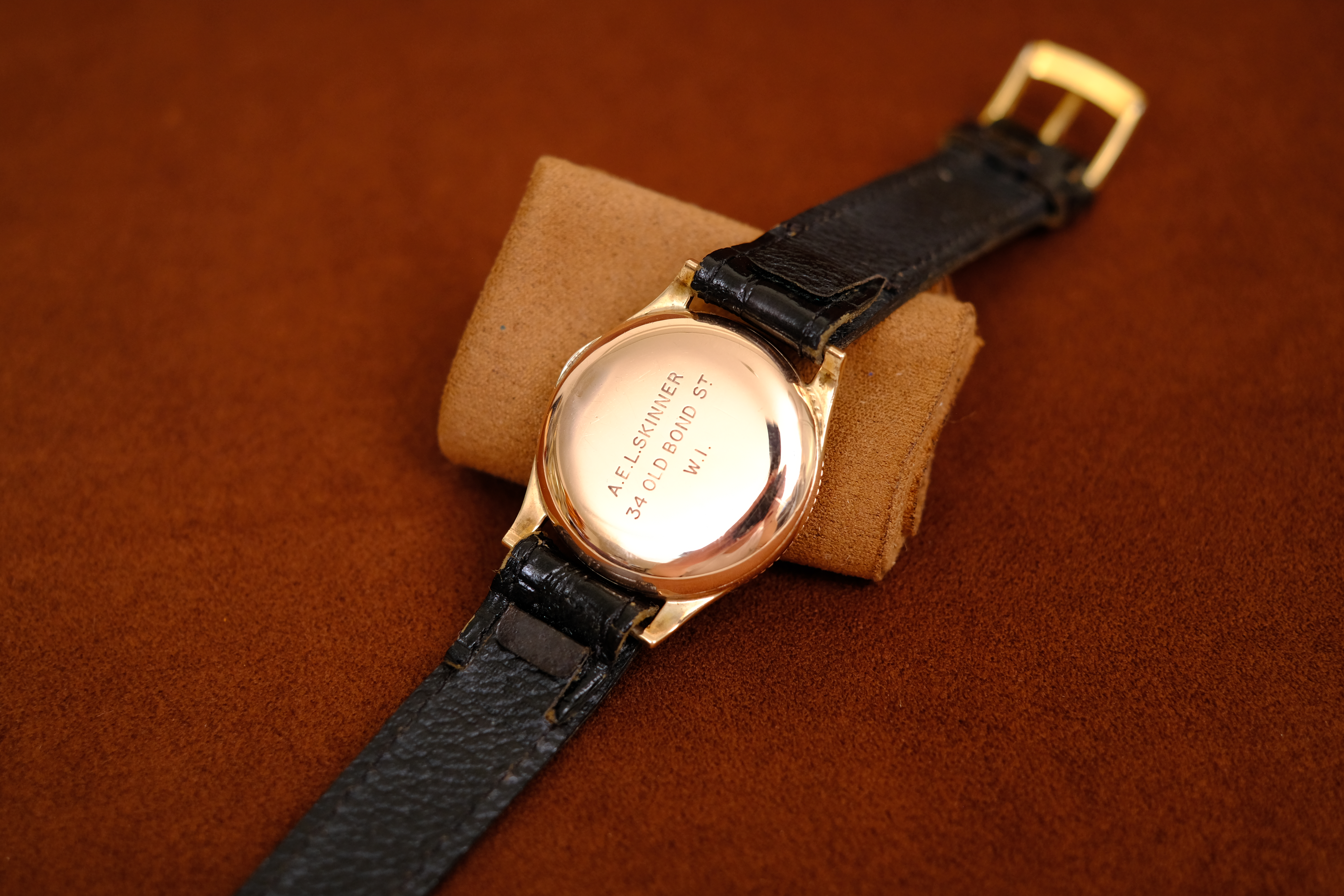 希少な世界初の自動巻腕時計「HARWOOD」