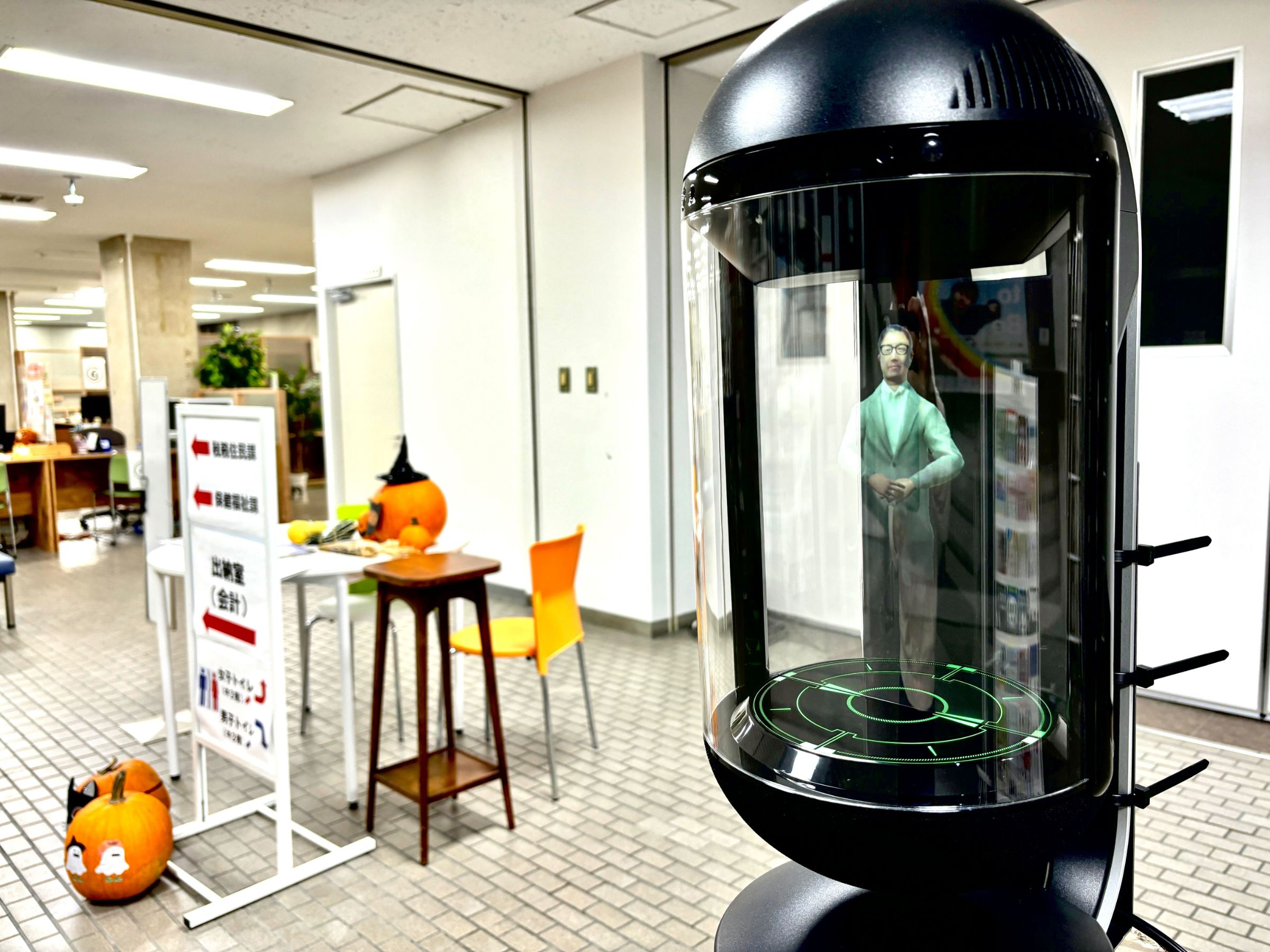 Gatebox、北海道上川町の町長のアバターを活用したAI受付を役所