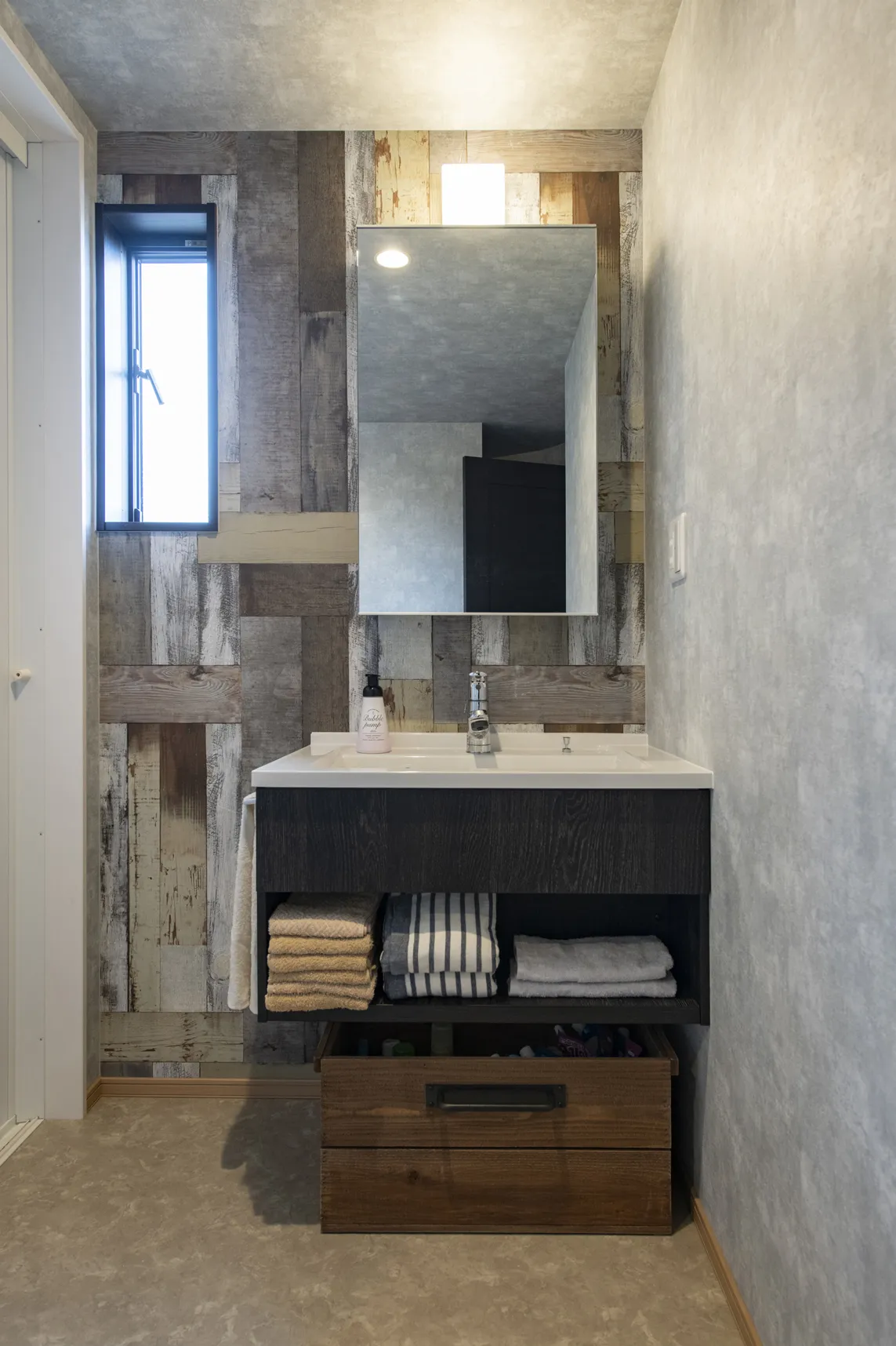 アンティーク　ライト　家　洗面　新築　インテリア　注文住宅　レトロ すっきりと温かく | toolbox