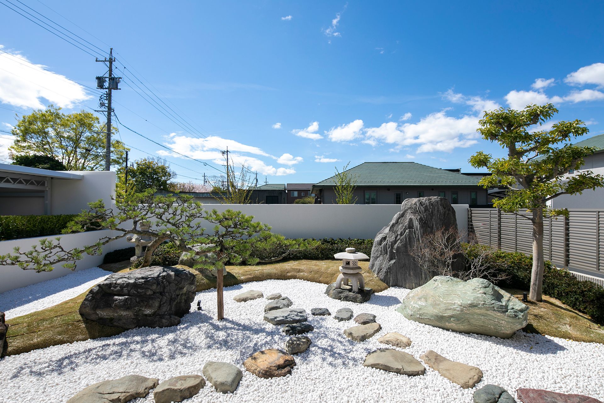 臥龍松の枯山水庭園 - 名古屋のエクステリア（外構）デザイン、設計