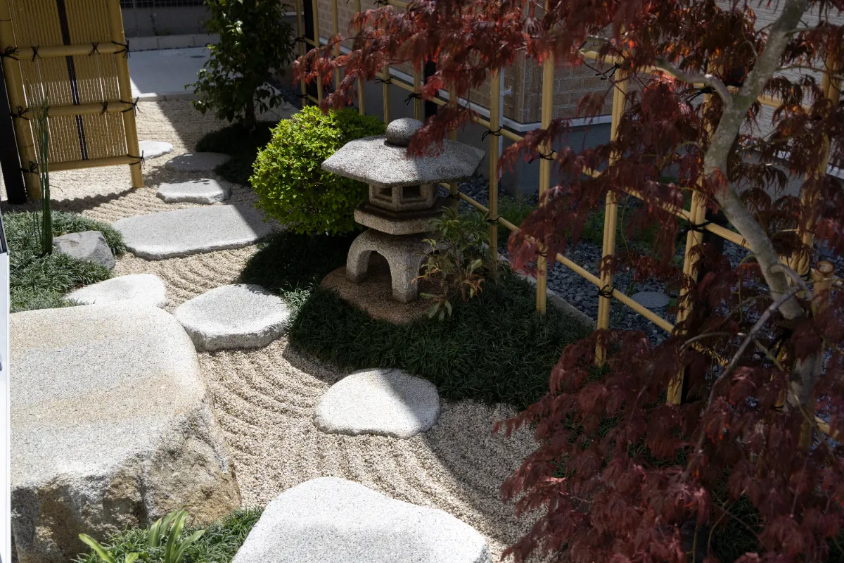 植栽 和 庭 灯篭 種類 灯篭 石灯篭 光る ソーラー 石 灯篭 とうろう 和風