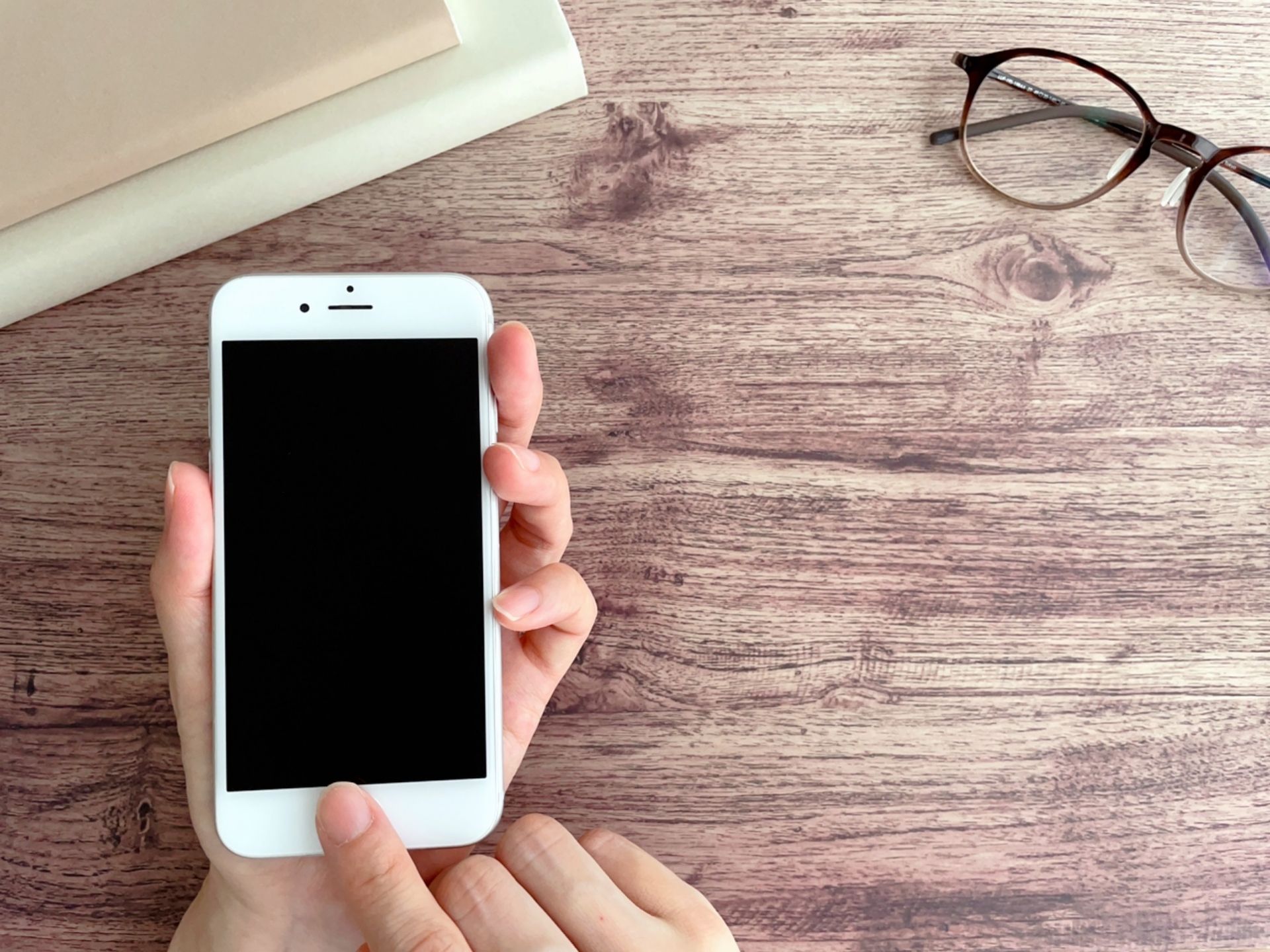 男の自撮りを好印象でかっこよくする10のコツ！女性ウケは？マッチングアプリ利用者も必見 | OPS  銀座・築地エリアで写真撮影ならOrderPhotoStudio