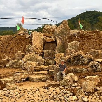 漢方薬工場の日本庭園