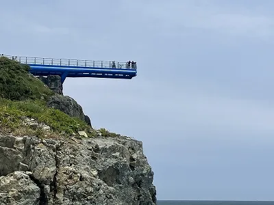 海岸線にあるスカイウォーク