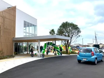 施設の入口周辺