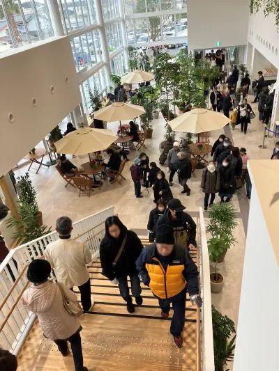 アトリウムを２階より見る