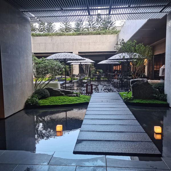 優先事項としたテラスの機能改善では新たに通路を設置