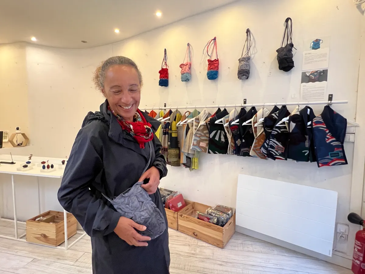 未使用美品 紅花染紬 丈160 裄66.5 よねざわ新田 四代目・新田英行】 特選紅花染真綿手引紬 ≪御仕立て