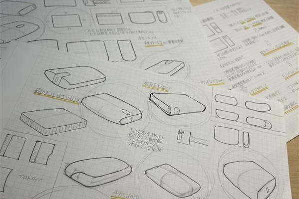モバイルバッテリーの形状を検討したデザインスケッチ