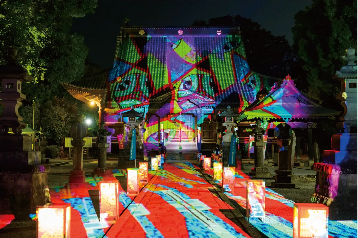 あしかがフラワーパークが日本最古の学校『史跡足利学校』を花と光の