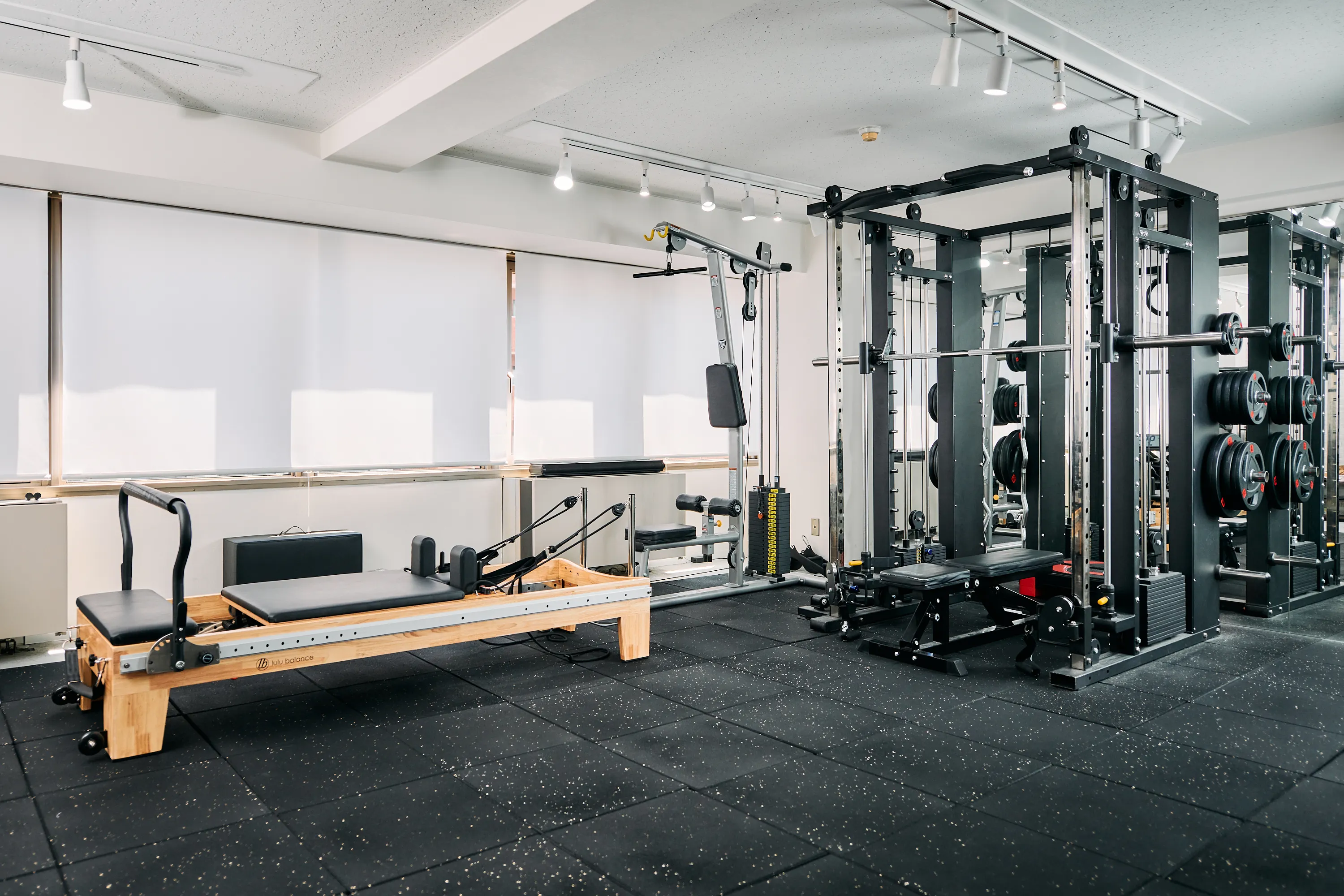 パーソナルジム&ピラティスRESIST西新宿店の設備画像
