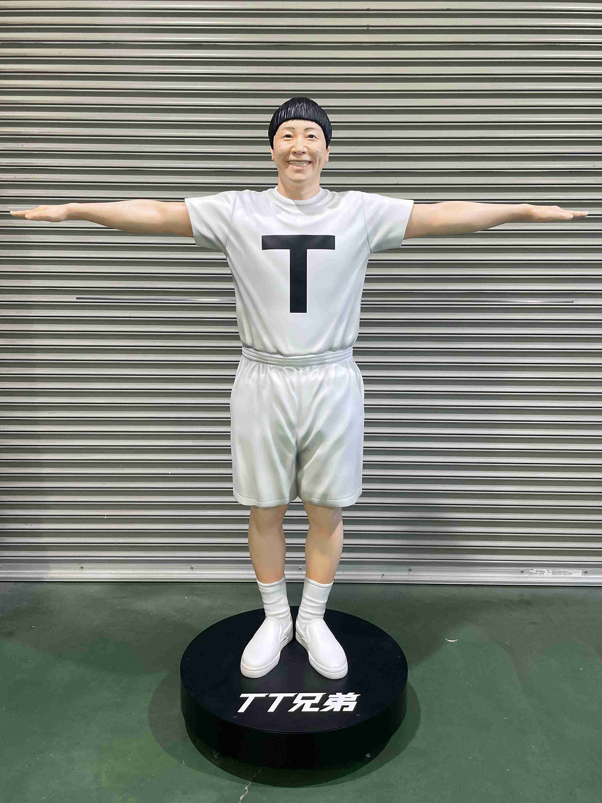 GIGO限定‼️ TT兄弟 フィギュア TT兄弟」の等身大フィギュア(立像)が登場！チョコレート