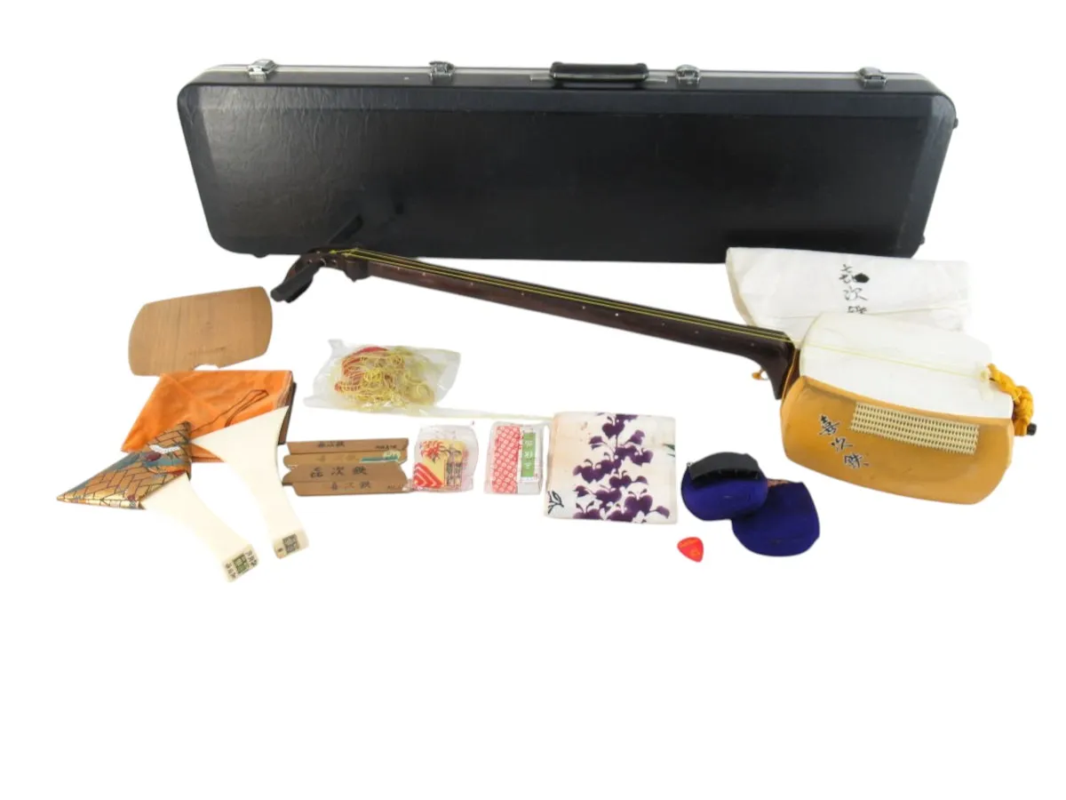 三味線 紅木 綾杉 金細 トチ 東さゆり」 を買取いたしました