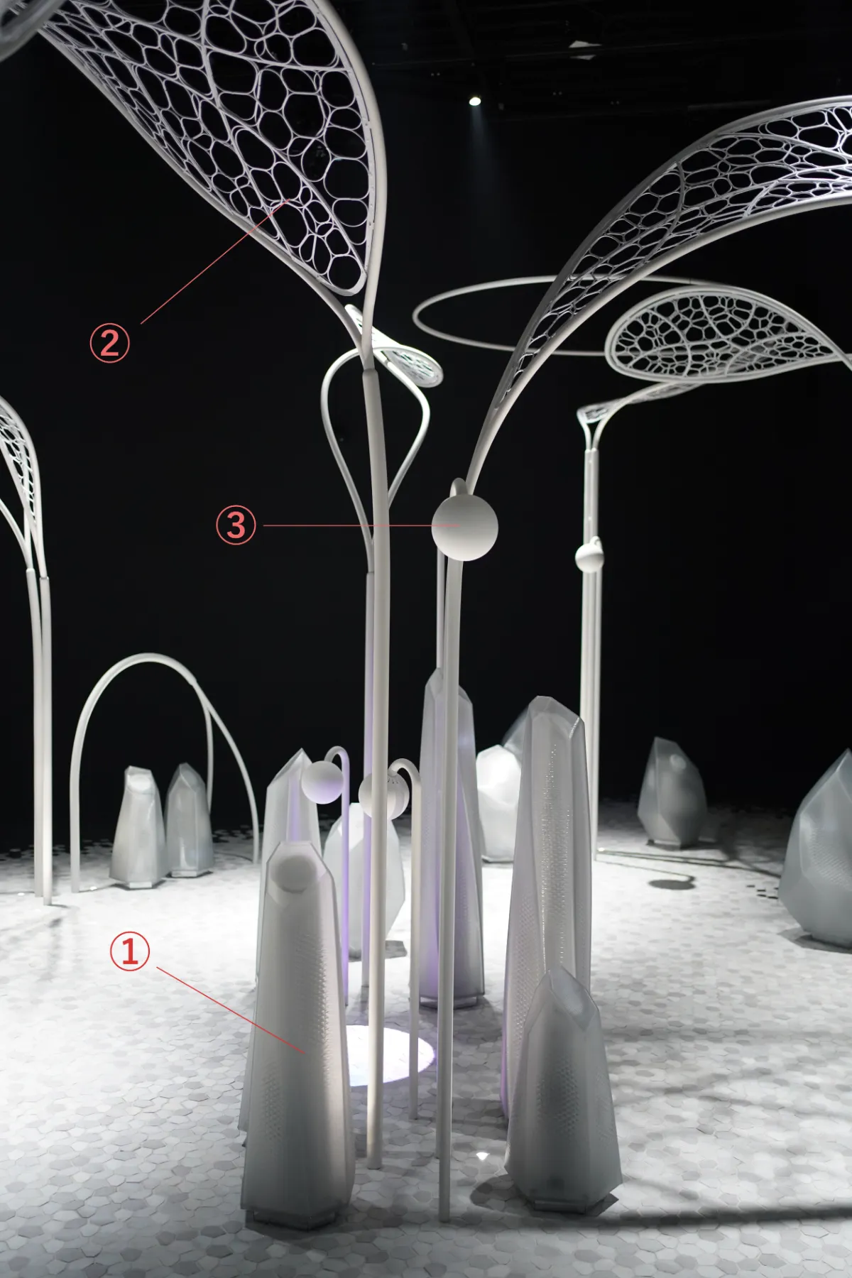 Expo 2025 「ノモの国」クリスタル置物 非売品】万博 ノモの国 結晶 クリスタル ノモの国」ピンバッジ