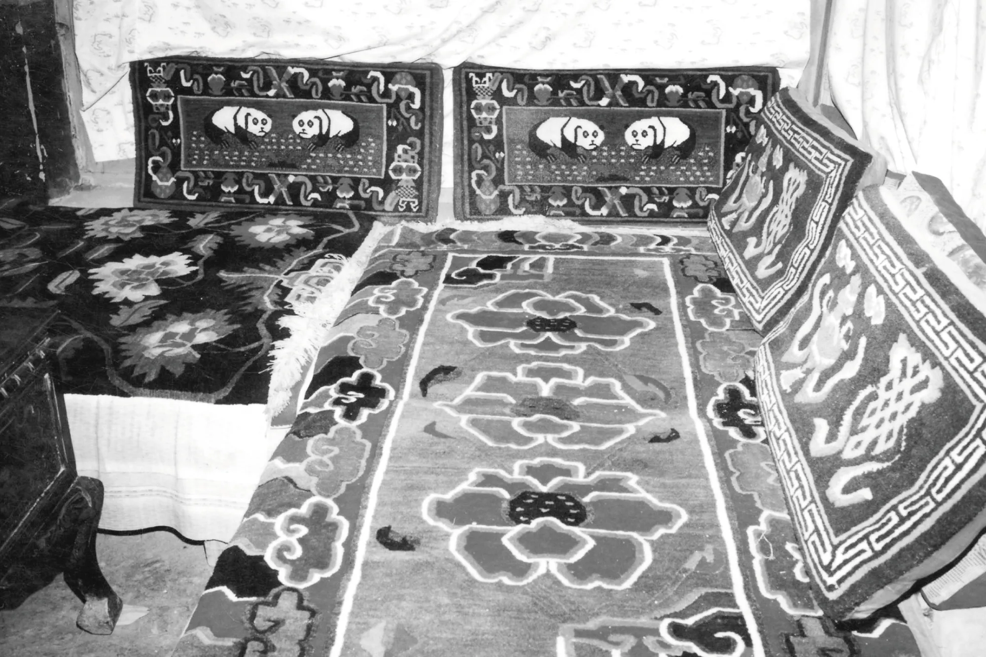 SALE 『本物』 チベット絨毯　チベタンタイガー　特大　約183cm SALE 『本物』 チベット絨毯 チベタンタイガー 特大 約183センチ