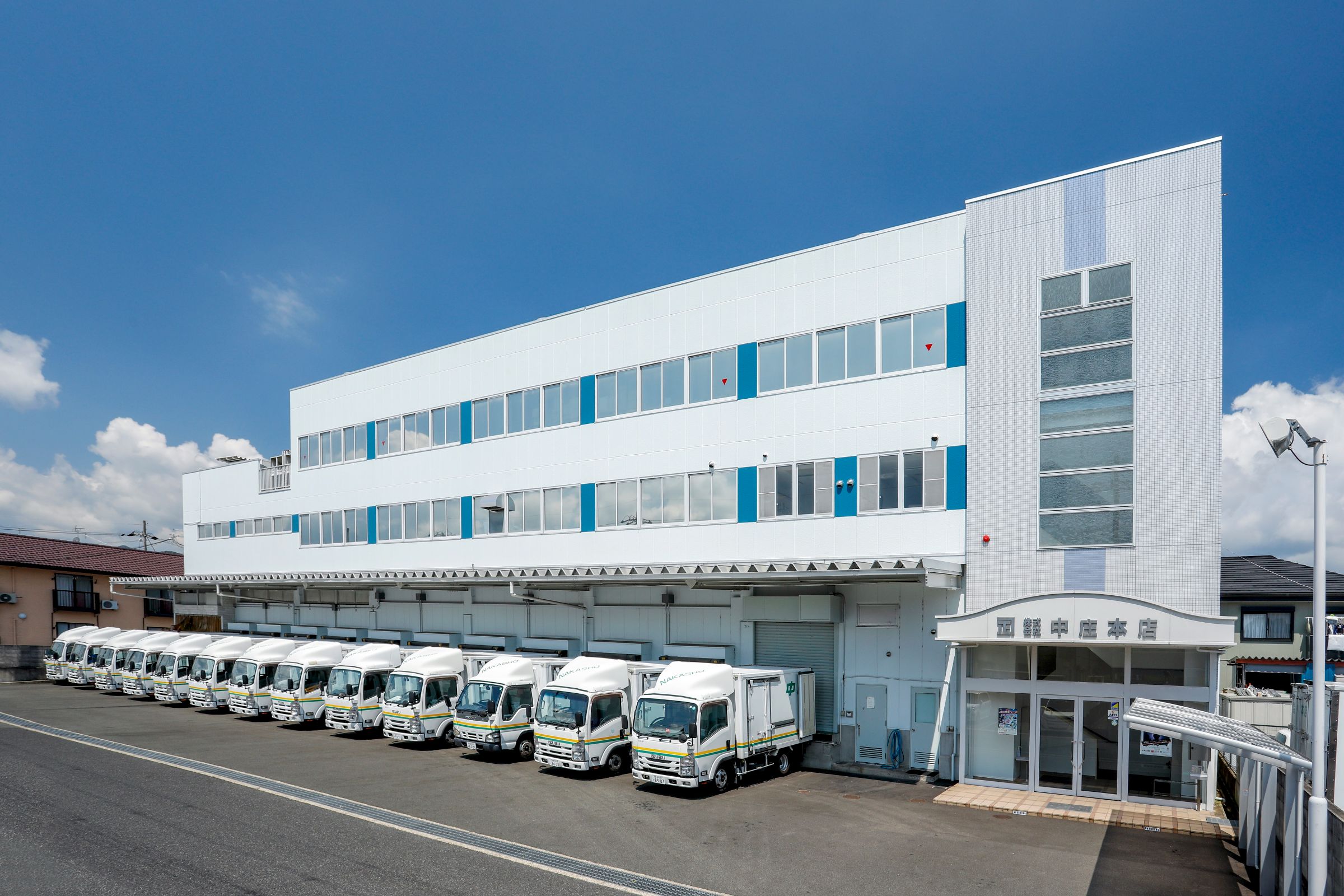 LINEの手軽さと使いやすいインターフェースがクロスオーダー導入の