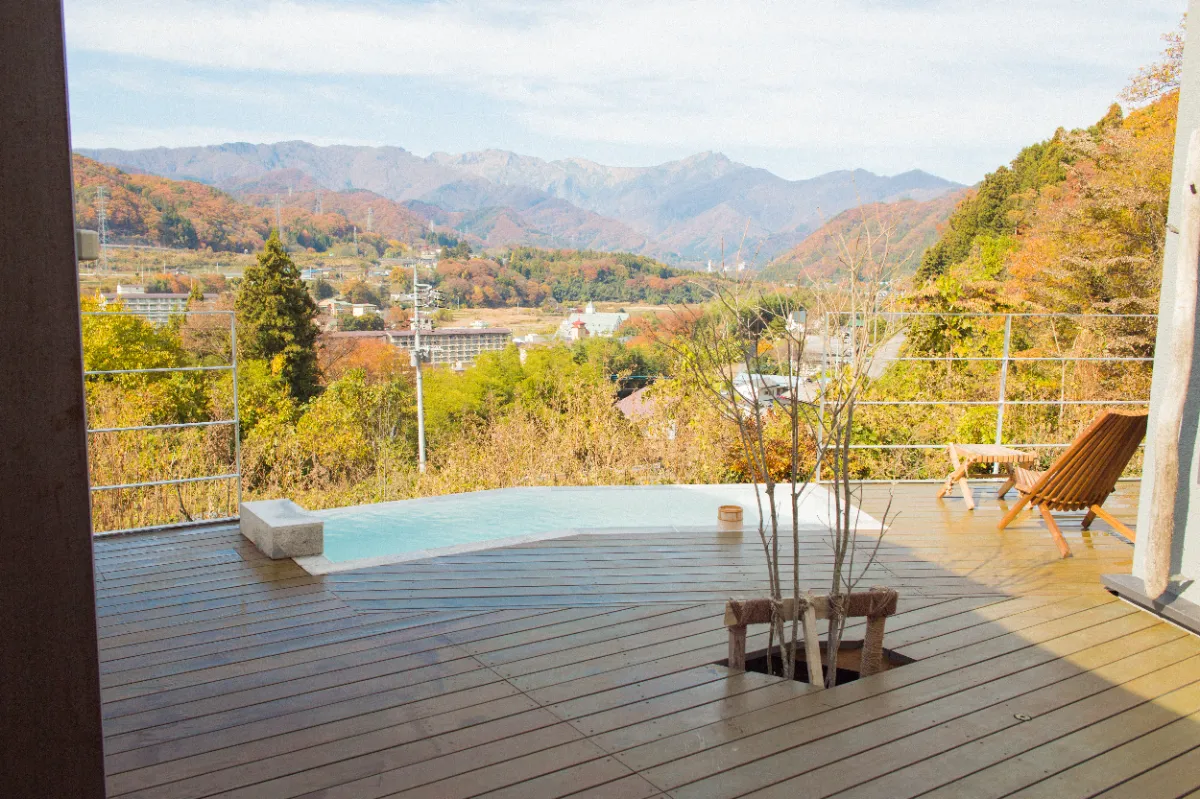 谷川岳を望むサウナダイニングMOOSKA DE STUBEN（ムースカドストゥー