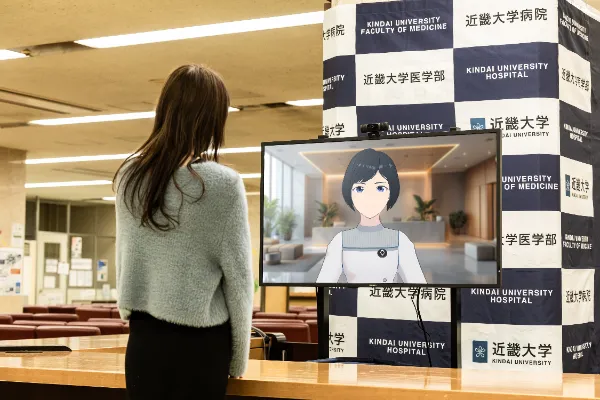 近畿大学病院でアバター活用による受付省人化の実証実験を実施