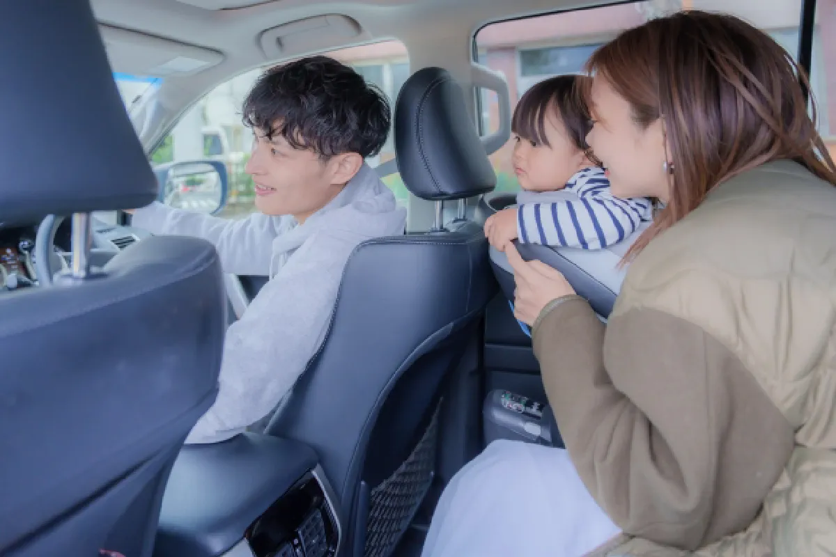 ランチの相談する家族