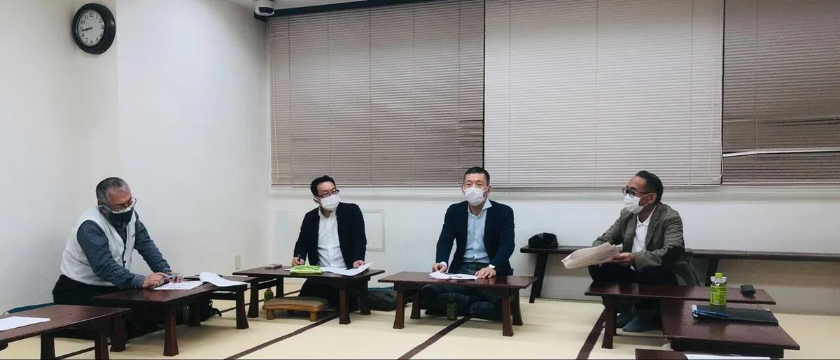 （長丁場の会議の様子）