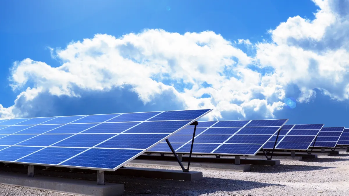 【中古】太陽光発電市場・部材の実態と将来展望?メガソーラー・太陽光発電市場実態/予測・住宅用太陽光発電・関連部材〈2013〉 (未来予測・将来展望シリ 2026年最新】太陽光発電は今後どうなる？ 将来性と課題、活用方法を