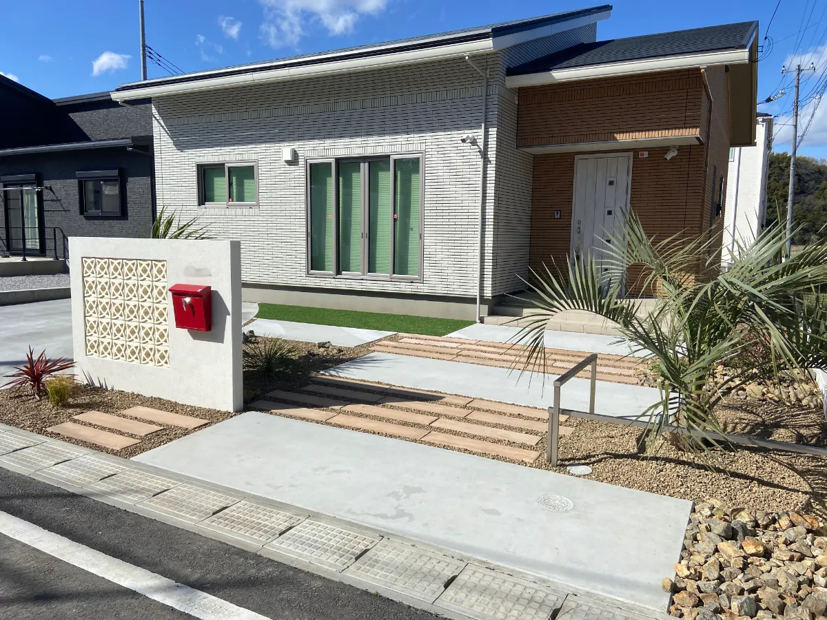 ヤシの木が映えるドライガーデン T 様邸