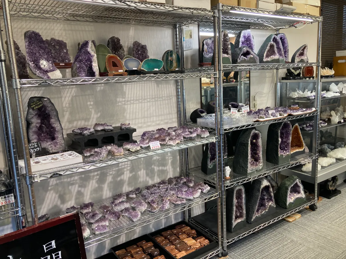 天然石 美術工芸品 名石 小西さん｜石切参道商店街