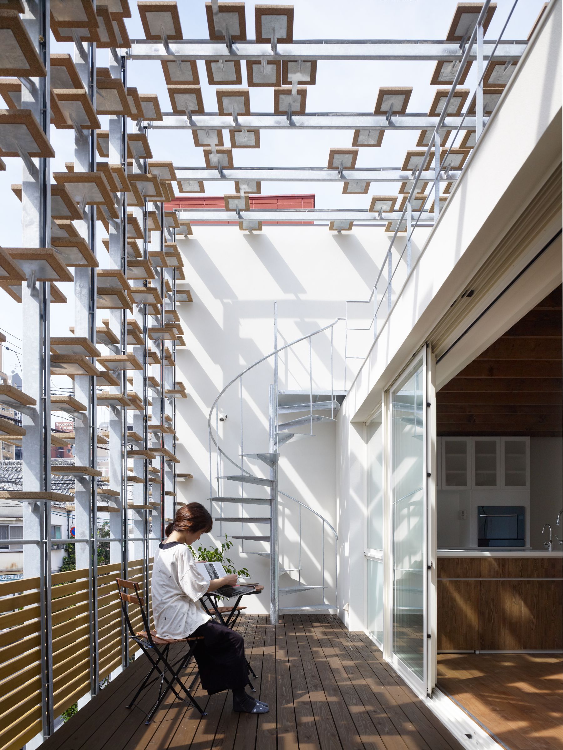葉陰の段床 | DESIGN | PROJECTS | 株式会社 SUEP.