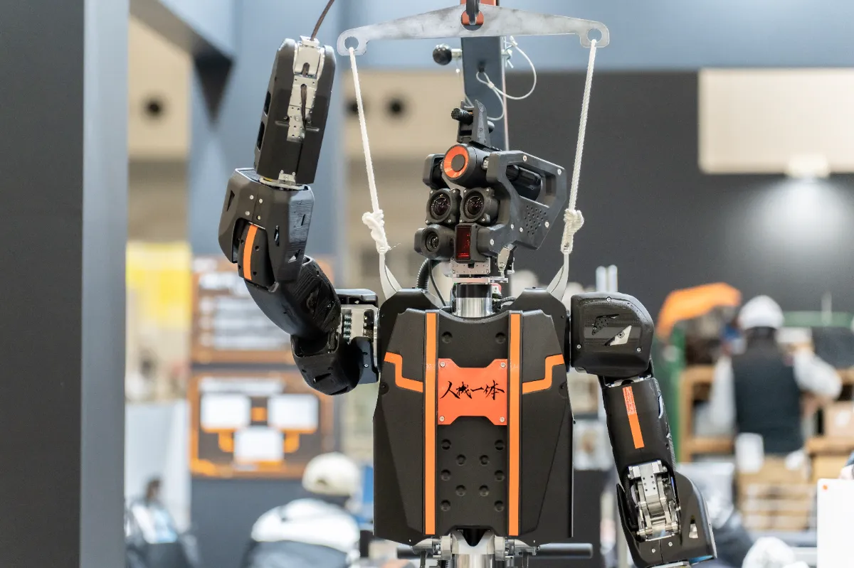 2023 国際ロボット展（iREX2023）での人機一体ブースの様子が TECH+ 