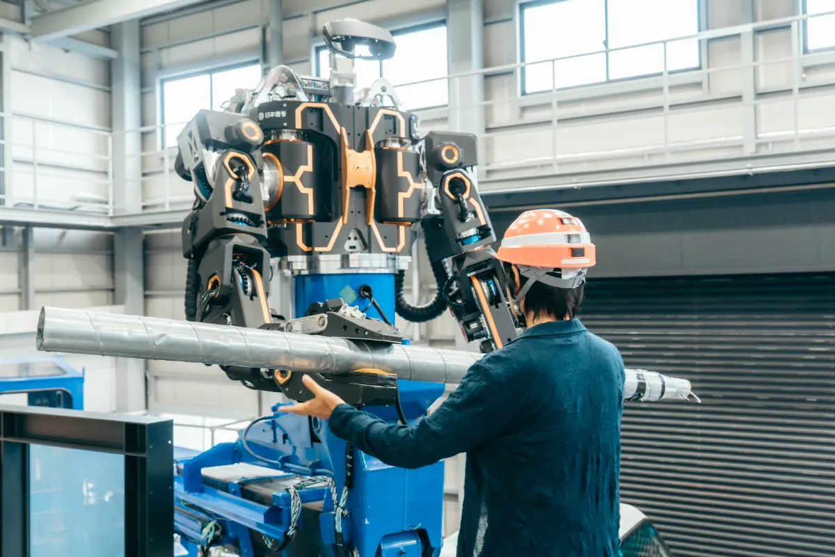河森監督に「零式人機 ver.2.0」の搭乗体験を行なっていただきました。 | 株式会社人機一体 | Man-Machine Synergy  Effectors, Inc.