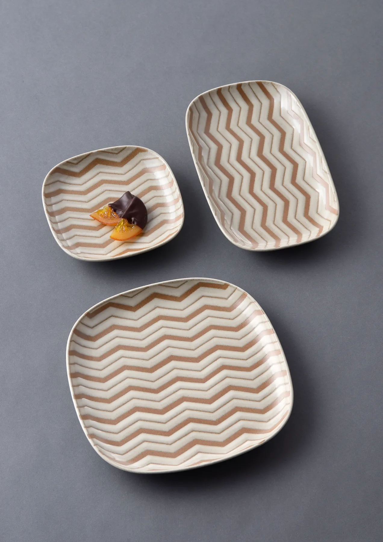 多様なデザインの皿セット 多様なデザインの皿セット