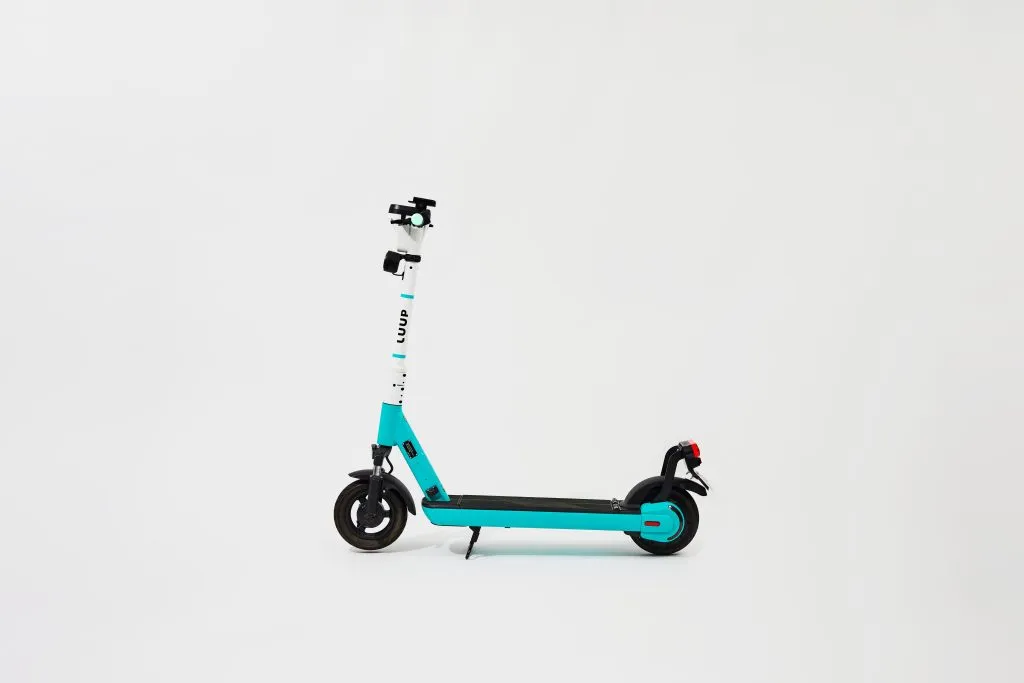 マイクロモビリティシェア「LUUP」の車両紹介。電動キックボード、電動