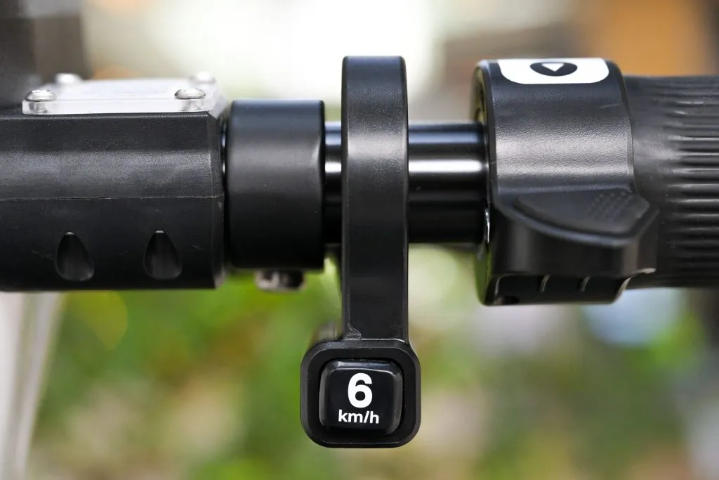 交通ルールが変わり、新たな電動キックボードが登場しました