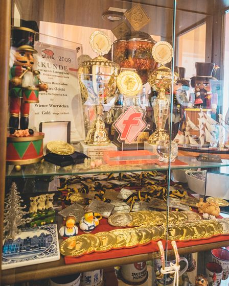 金賞を取りまくるハム専門店の「絶品ホットドッグ」を食べにいこう