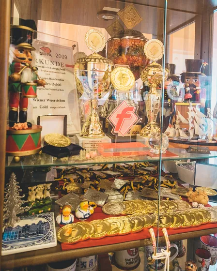 金賞を取りまくるハム専門店の「絶品ホットドッグ」を食べにいこう