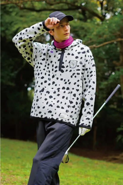 この冬、【スノーレオパード柄】を纏ったゴルフスタイルで差をつける