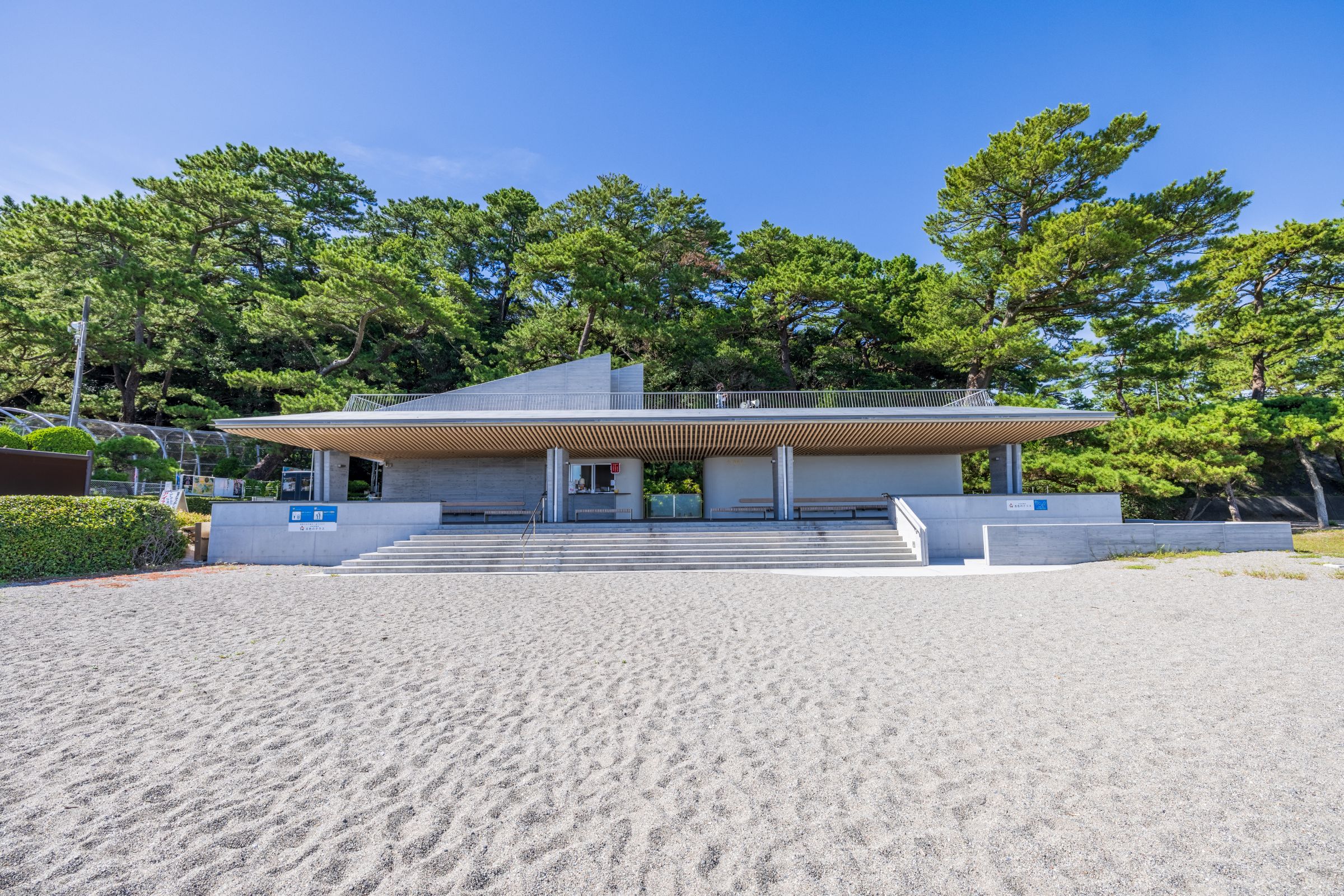 高知桂浜公園 本浜休憩所（新築） ｜木造建築のような温かみの