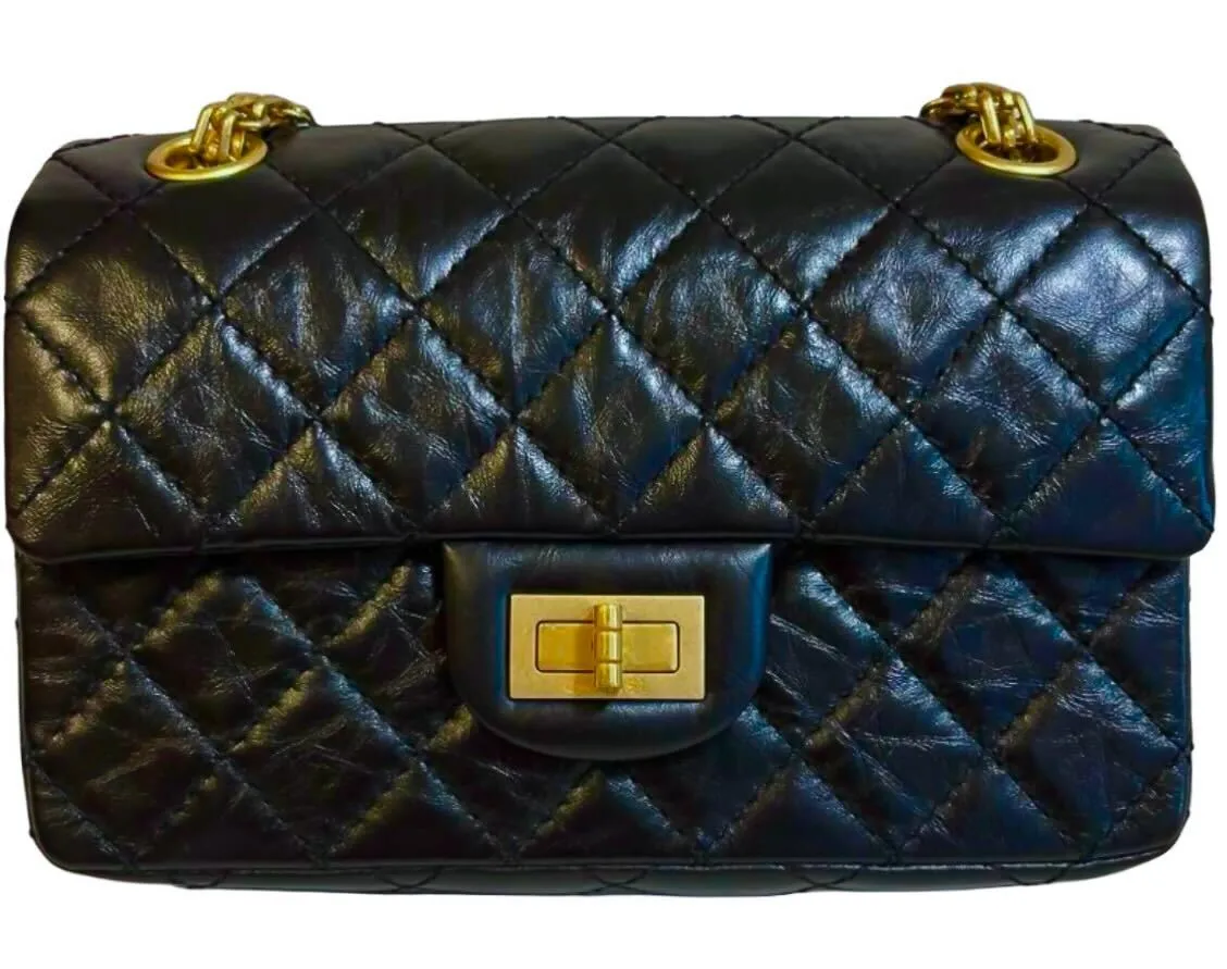 30年前のシャネルバッグが人気！買取価格や昔のマトラッセの定価など