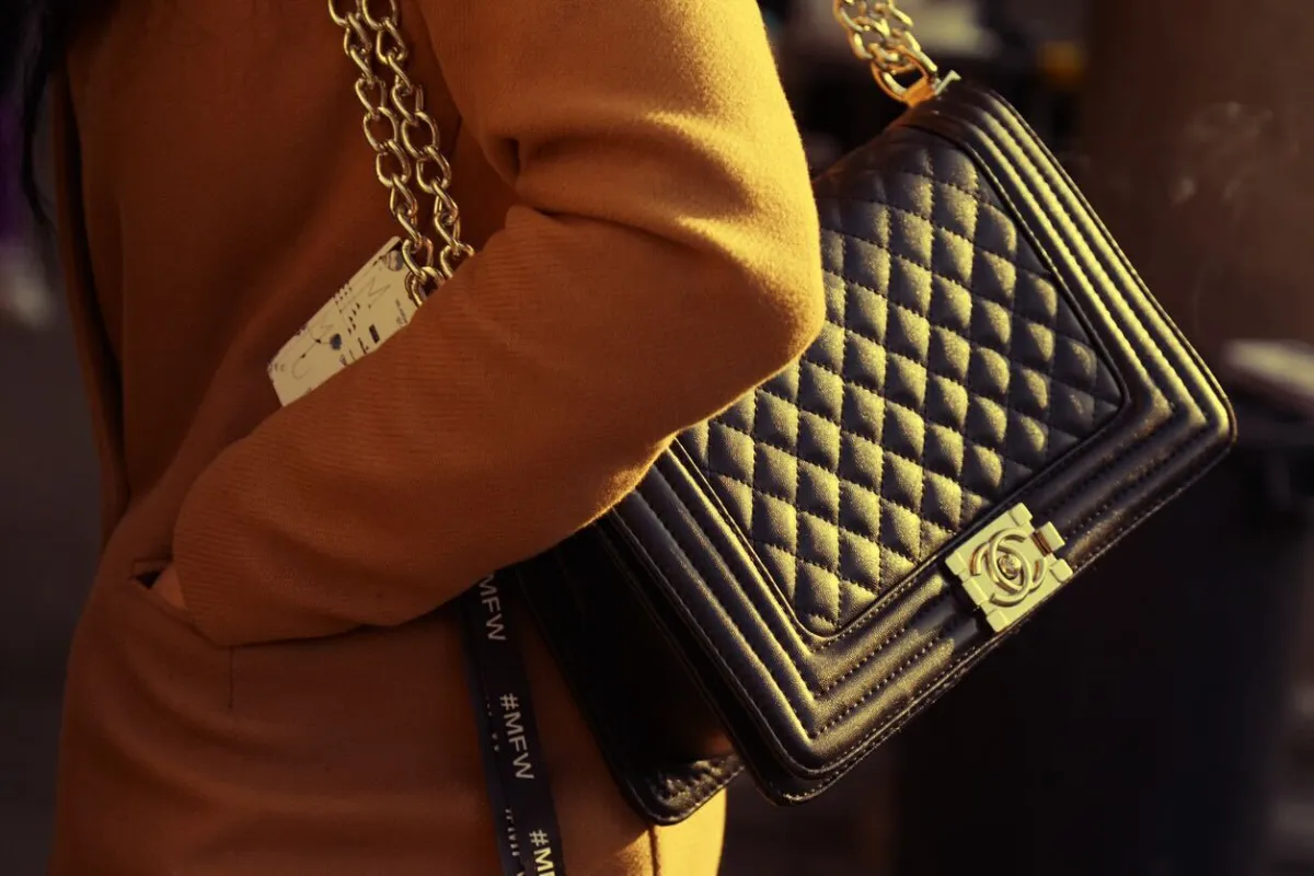 30年前のシャネルバッグが人気！買取価格や昔のマトラッセの定価など