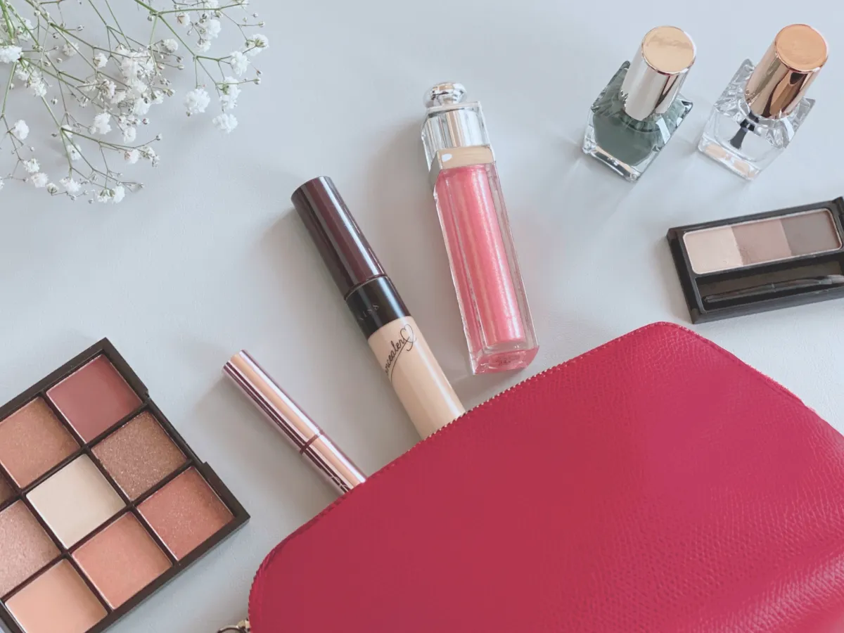 まとめ売り　コスメセット 口紅, チーク, アイシャドウ, フェイスパウダー まとめ売り コスメセット 口紅, チーク, アイシャドウ, フェイス