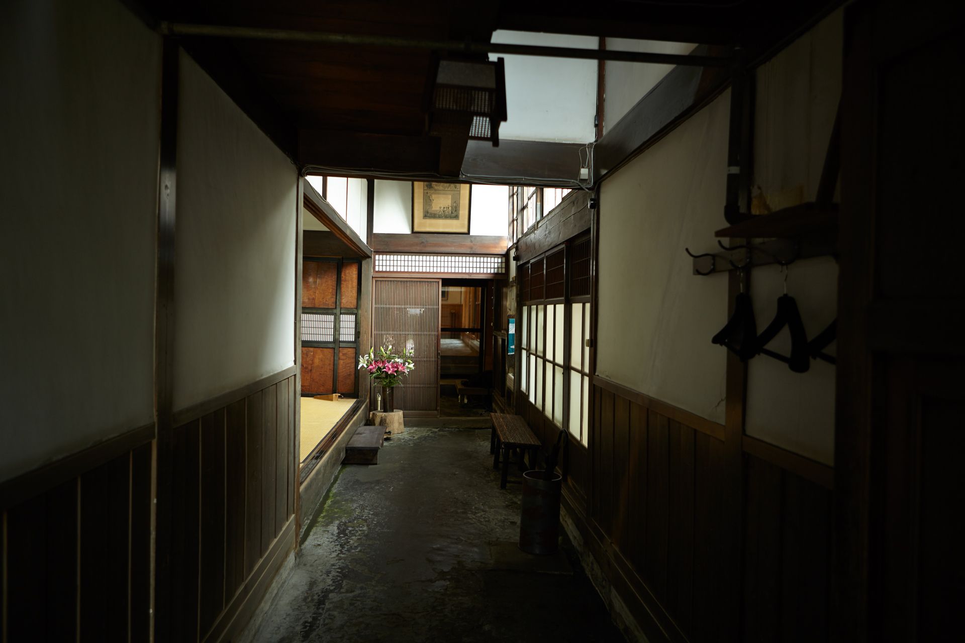 s-1920x1280_v-