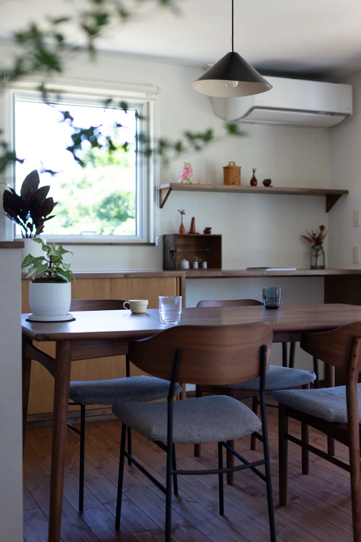 unicoのダイニングセット、ソファ、そしてラグをセレクト