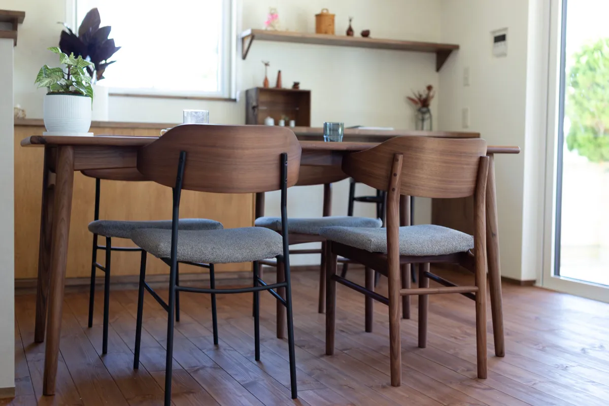 unicoのダイニングセット、ソファ、そしてラグをセレクト